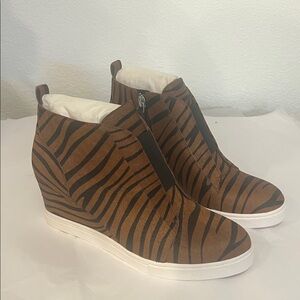 Brown Zebra Print Wedge Sneakers size 7 pone hair